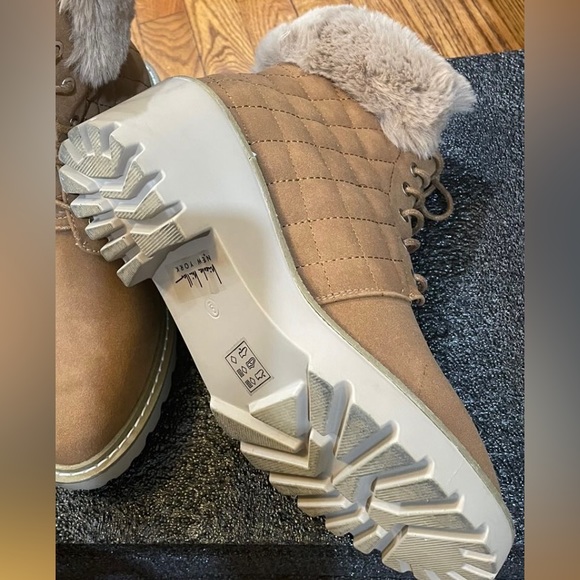 Women’s stylish designer lace up boots by Nicole Miller; Sz 9 - Picture 4 of 7